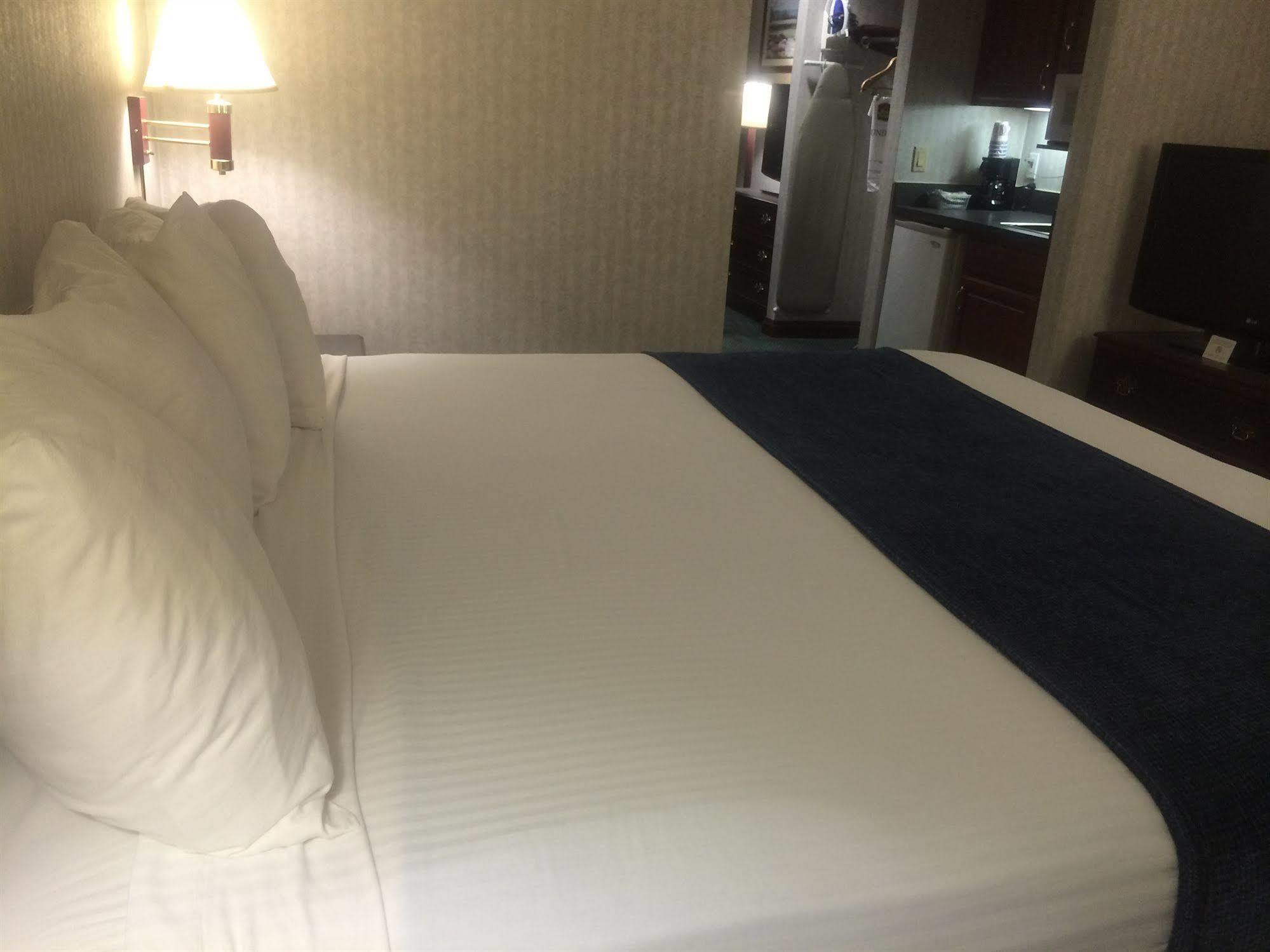 Best Western Elkhart Inn & Suites Экстерьер фото