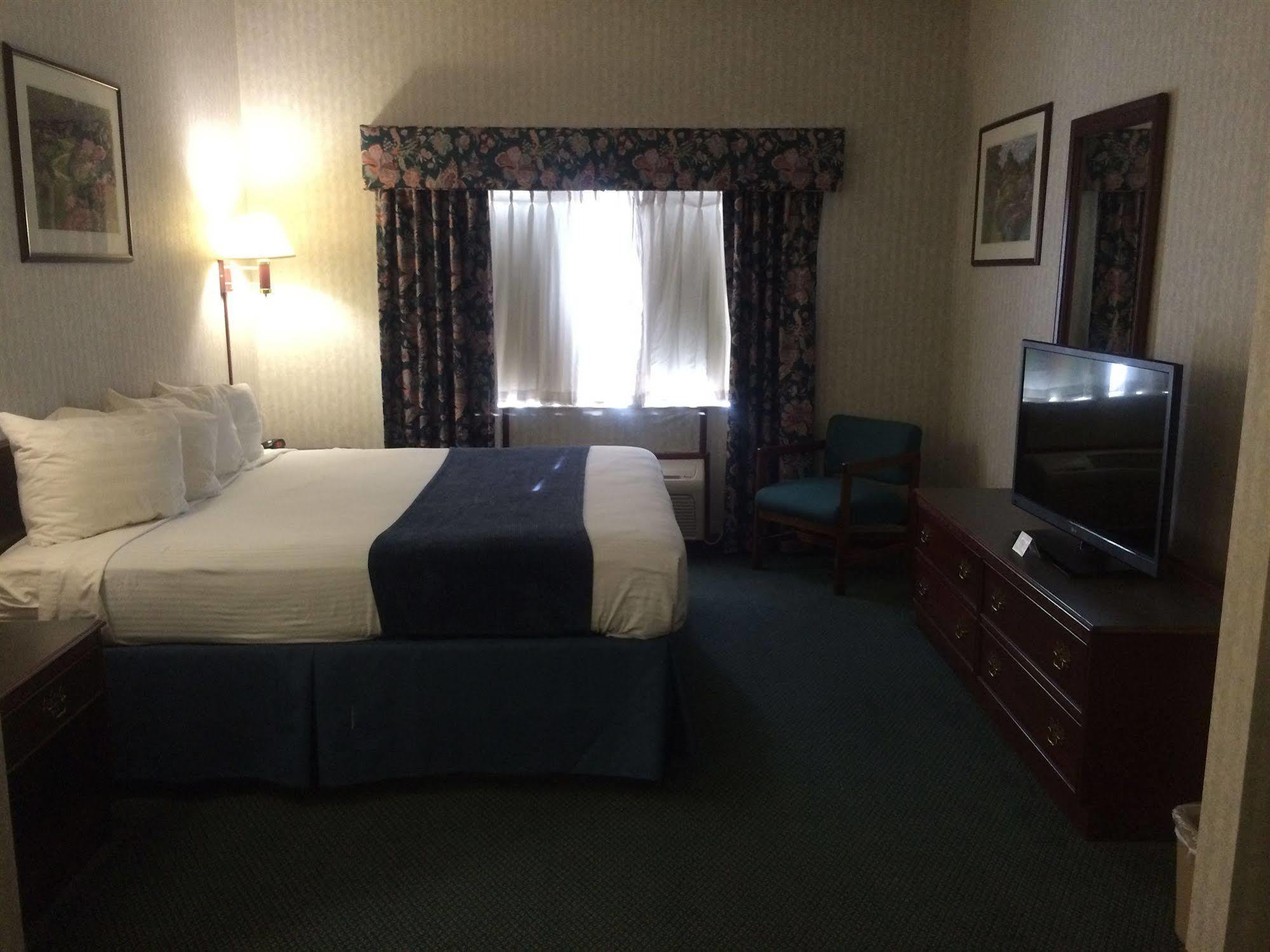 Best Western Elkhart Inn & Suites Экстерьер фото